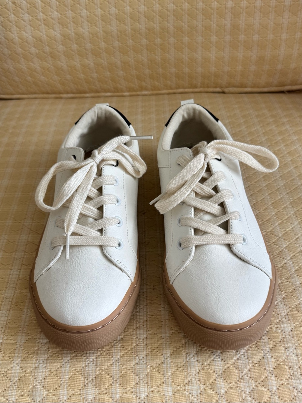 NWOT Clean Girl Old Navy White Leather Sneakers Women’s Size 8 - Picture 2 of 5